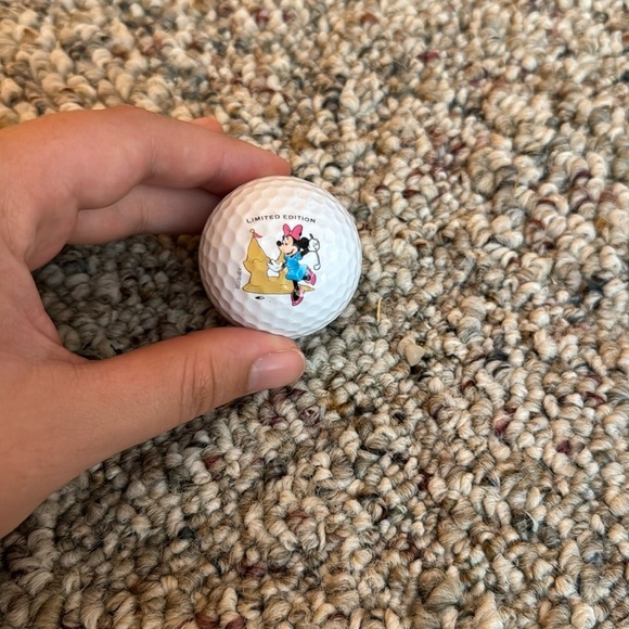 Minnie Mouse Disney World Beach Club Limited Edition Vintage Golf Ball - Picture 1 of 2